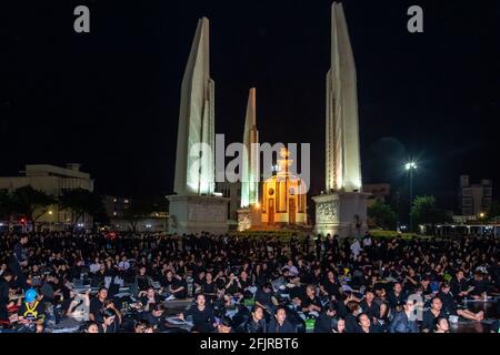 Trauerfeier bei König Bhumibol, Demokratiedenkmal, Bangkok, Thailand Stockfoto