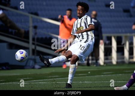 Florenz, Italien. April 2021. Juan Cuadrado vom FC Juventus in Aktion beim Fußballspiel der Serie A zwischen ACF Fiorentina und dem FC Juventus im Artemio Franchi-Stadion in Firenz(Italien), 25. April 2021. Foto Andrea Staccioli/Insidefoto Kredit: Insidefoto srl/Alamy Live News Stockfoto