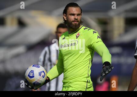 Florenz, Italien. April 2021. Bartlomiej Dragowski von ACF Fiorentina reagiert während des Fußballspiels der Serie A zwischen ACF Fiorentina und dem FC Juventus im Artemio Franchi-Stadion in Florenz (Italien) am 25. April 2021. Foto Andrea Staccioli/Insidefoto Kredit: Insidefoto srl/Alamy Live News Stockfoto