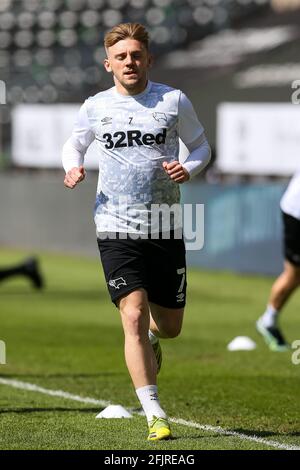 Kamil Jozwiak von Derby County erwärmt sich vor dem Sky Bet Championship-Spiel im Pride Park Stadium, Derby. Bilddatum: Samstag, 24. April 2021. Stockfoto