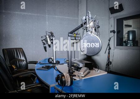 Mikrofon aus dem Studio des lokalen Radios in Novi Sad. Stockfoto