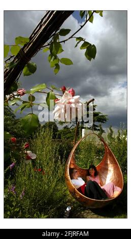 Letzte min Vorbereitung bei der Hampton Court Palace Flower Show........für die Öffentlichkeit zugänglich 6-11 Juli 2004.pic David Sandison 5/7/2004 Stockfoto