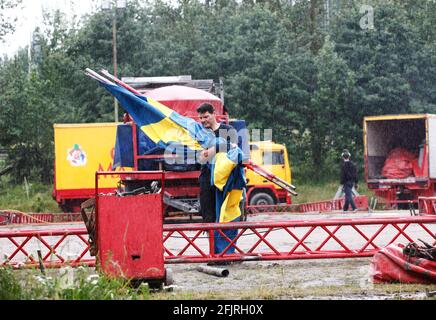 Circus Maximum vor einer Show in der Stadt Linköping. Das große Zirkuszelt befindet sich im Bau. Der Bau dauert vier Stunden und der Abriss anderthalb Stunden. Stockfoto