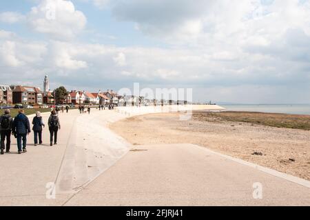 Rund um das Vereinigte Königreich - die neue Promenade entlang des Lytham Meeres Vorne in den Tagen nach dem Ende des Covid „Sperre“ Stockfoto