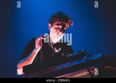 LINGOTTO FIERE, TURIN, ITALIEN: Der englische Musiker, DJ, Plattenproduzent und Remixer Jamie XX spielt live auf der Bühne des Club to Club Festivals in Turin. Stockfoto