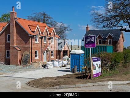 Neu gebautes Haus zu verkaufen, von Purple Bricks, im Dorf Hemingbrough, North Yorkshire, England Stockfoto