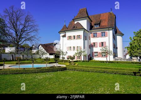 Schloss Aesch oder Schloss Blarer, Baujahr 1605/06 (deutsch: Schloss Aesch) ist ein Schloss in der Schweizer Gemeinde Aesch im Kanton Basel-Land. Stockfoto