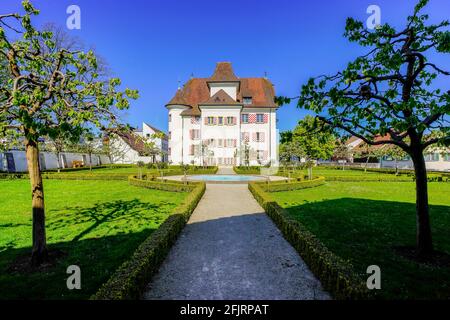 Schloss Aesch oder Schloss Blarer, Baujahr 1605/06 (deutsch: Schloss Aesch) ist ein Schloss in der Schweizer Gemeinde Aesch im Kanton Basel-Land. Stockfoto