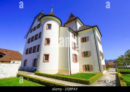 Schloss Aesch oder Schloss Blarer, Baujahr 1605/06 (deutsch: Schloss Aesch) ist ein Schloss in der Schweizer Gemeinde Aesch im Kanton Basel-Land. Stockfoto