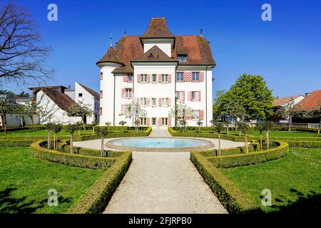 Schloss Aesch oder Schloss Blarer, Baujahr 1605/06 (deutsch: Schloss Aesch) ist ein Schloss in der Schweizer Gemeinde Aesch im Kanton Basel-Land. Stockfoto