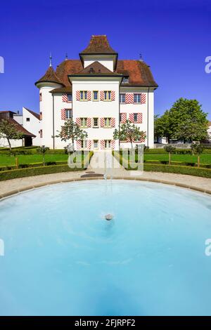 Schloss Aesch oder Schloss Blarer, Baujahr 1605/06 (deutsch: Schloss Aesch) ist ein Schloss in der Schweizer Gemeinde Aesch im Kanton Basel-Land. Stockfoto