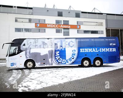 Teambus mit Vereinslogo 1.FC Magdeburg DFB 3. Liga Saison 2020-21 Stockfoto