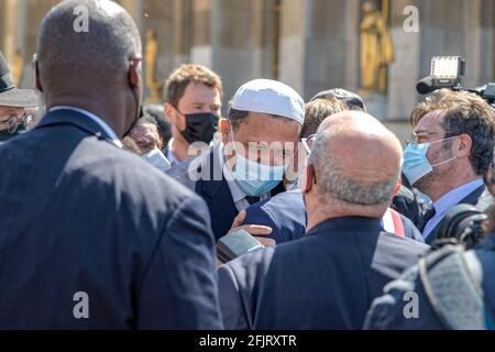 Paris, Frankreich. April 2021. Hassen Chalghoumi nimmt an der Kundgebung Teil, die Gerechtigkeit für Sarah Halimi fordert. Stockfoto