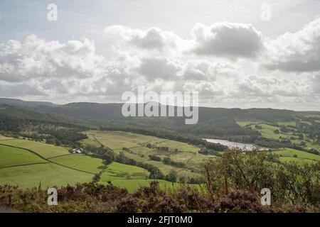 Ridgegate Reservoir Shutlingsloe und der Macclesfield Forest von TEGG's aus gesehen Nose Country Park Macclesfield, Heshire, England Stockfoto