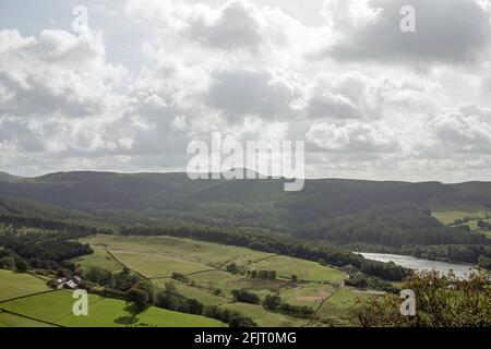 Ridgegate Reservoir Shutlingsloe und der Macclesfield Forest von TEGG's aus gesehen Nose Country Park Macclesfield, Heshire, England Stockfoto