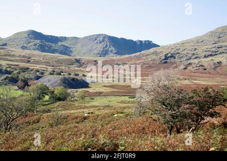 Dow Crag und der alte Mann von Coniston aus gesehen In der Nähe des Torver Beck Coniston Lake District Cumbria England Stockfoto