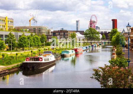 Heller, sonniger Tag in London Hackney am Fluss Lee Stockfoto