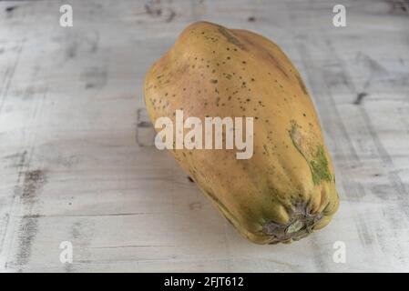 Formosa Sorte Papaya Frucht auf Holz Hintergrund. Papaya Formosa. Fruchtquelle reich an Nährstoffen. Essbare Früchte. Zutat für Säfte und Protein Sou Stockfoto