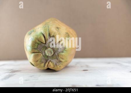 Formosa Sorte Papaya Frucht auf Holz Hintergrund. Papaya Formosa. Fruchtquelle reich an Nährstoffen. Essbare Früchte. Zutat für Säfte und Protein Sou Stockfoto