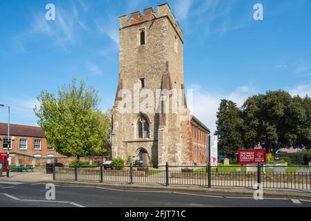 Thomas Plumes Library, Ansicht der Thomas Plume's Library - integriert mit dem mittelalterlichen Turm der St. Peter's Church - im Zentrum von Maldon, Essex Stockfoto