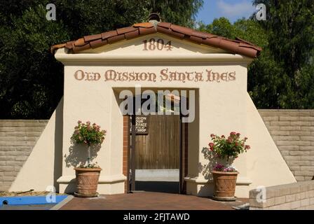 Eingang der alten Mission Santa Ines in Kalifornien Stockfoto