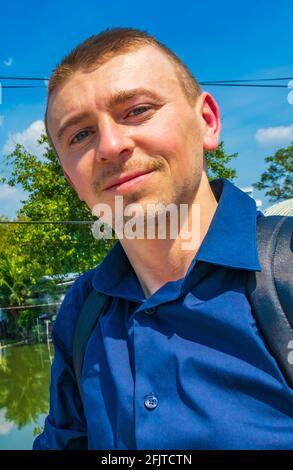 Tourist FARANG mit dem Prem Prachakon Kanal und Fluss in Don Mueang Bangkok Thailand. Stockfoto