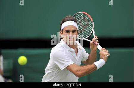 WIMBLEDON TENNIS CHAMPIONSHIPS 2008. 5TH TAG 27/6/2008 RODGER FEDERERERV WÄHREND SEINER 3ROUND SPIEL WIYH M.GICQUEL. BILD DAVID ASHDOWN Stockfoto