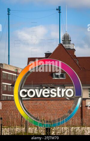 Hauptsitz der Covestro AG, Hersteller von verschiedenen Rohstoffen auf Basis von Polyurethan und Polycarbonat, Firmenlogo, Chempark, Leverkusen, Nort Stockfoto