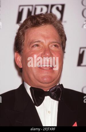 BEVERLY HILLS, Kalifornien – 18. JANUAR: William Shatner nimmt am 18. Januar 1992 an den 49. Jährlichen Golden Globe Awards im Beverly Hilton Hotel in Beverly Hills, Kalifornien, Teil. Quelle: Ralph Dominguez/MediaPunch Stockfoto