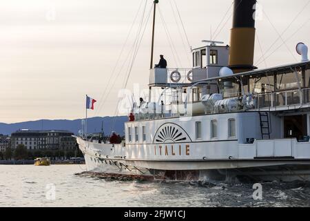 Schweiz, Kanton Genf, Geneva, Lake Leman, Belle Epoque Dampfschiff mit Schaufelrad der Firma CGN, das Savoie-Boot, das 1914 in Betrieb genommen wurde Stockfoto