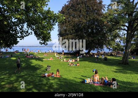 Schweiz, Kanton Genf, Versoix, Parc de Port Choiseul, Strand von Versoix am Ufer des Genfersees Stockfoto