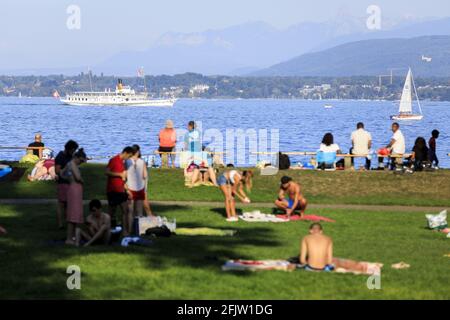 Schweiz, Kanton Genf, Versoix, Parc de Port Choiseul, Strand von Versoix am Ufer des Genfersees Stockfoto