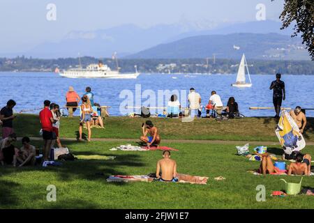 Schweiz, Kanton Genf, Versoix, Parc de Port Choiseul, Strand von Versoix am Ufer des Genfersees Stockfoto