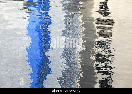 Schweiz, Kanton Genf, Genf, Quai de l'ile, Fluss Le Rhone, Reflexionen im Wasser Stockfoto