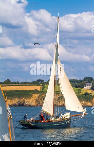 Frankreich, Finistère (29), Douarnenez, Agnes von Scilly, réplique d'un cotre pilote des îles Scilly sur le Port du Rosmeur pendant le Festival maritime Temps Fête 2018 Stockfoto