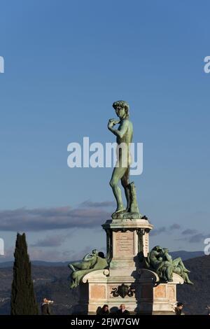 Italien, Toskana, Florenz, eine Kopie von Michelangelos David-Skulptur auf dem Platz Piazzale Michelangelo Stockfoto