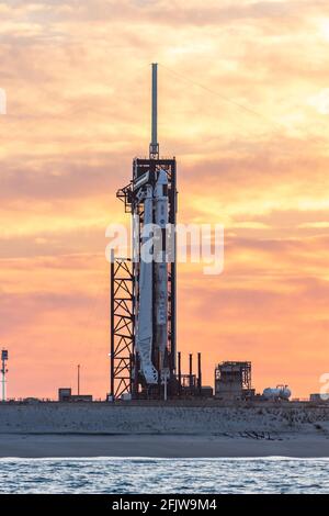 SpaceX Falcon 9 Crew 2 bei Sonnenuntergang Stockfoto