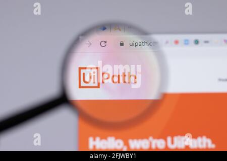 New York, USA - 26. April 2021: Nahaufnahme des UiPath-Logos auf der Website, illustrative redaktionelle Darstellung Stockfoto