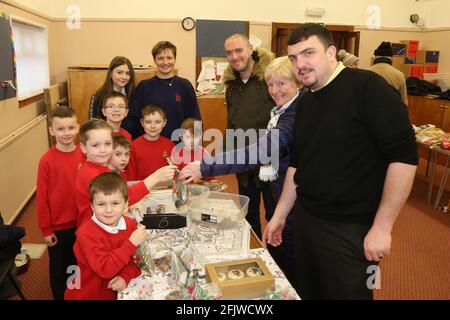 Die 1. Prestwick Boys Brigade veranstaltete eine Kaffeestörung in der Monkton & Prestwick North Parish Church, Ayrshire, Schottland, Großbritannien, dem beliebten Hausbackstand Stockfoto