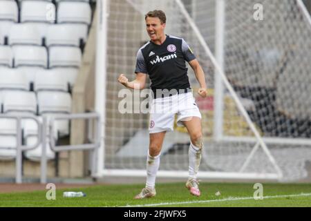 Sean McConville von Accrington Stanley feiert nach einem Ausgleichstor, 3-3 - Sunderland gegen Accrington Stanley, Sky Bet League One, Stadium of Light, Sunderland, Großbritannien - 24. April 2021 nur zur redaktionellen Verwendung – es gelten die Einschränkungen von DataCo Stockfoto