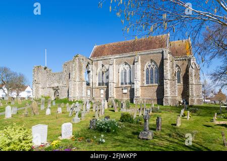 Kirche des heiligen Thomas der Märtyrer und Friedhof, High Weald, AONB, Winchelsea, Ost-sussex, vereinigtes Königreich Stockfoto