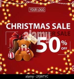 Weihnachten super Sale, bis zu 50 Rabatt, rote moderne Rabatt-Banner mit Girlande, Platz für Ihr Logo und Geschenk mit Teddybär Stockfoto