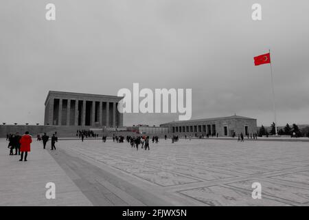 Haupthalle von Anıtkabir (Atatürk-Mausoleum) Monochrome mit rotem Farbfilter - Ankara Stockfoto