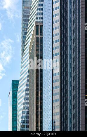 Slice of Sixth Ave: 1095 (Salesforce Tower), 1115 (Bank of America Tower / One Bryant Park), 1133, 1155, 1177 (Americas Tower) Avenue of the Americas. Stockfoto