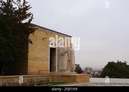 Statuen am Eingang von Anıtkabir (Atatürk-Mausoleum) - Ankara Stockfoto