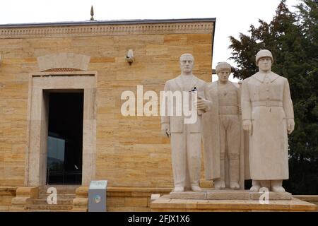 Men Statue Group vor dem Freedom Tower Anıtkabir (Atatürks Mausoleum) - Ankara Stockfoto