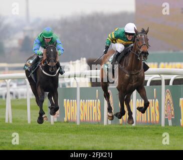 DER GRAND NATIONAL IN AINTREE. TONY MCCOY GEWINNT AUF DON'T PUSH IT. 10/4/2010. BILD DAVID ASHDOWN Stockfoto