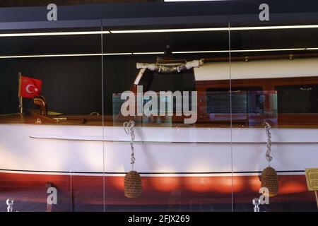 Atatürks kleines Holzboot auf der Ausstellung in Anıtkabir (Atatürks Mausoleum) - Ankara Stockfoto