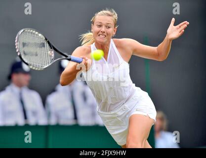 WIMBLEDON TENNIS CHAMPIONSHIPS 2008. TAG 24/6/2008. M.SHARAPOVE WÄHREND IHRES MATCHES MIT S.FORETZ. BILD DAVID ASHDOWN Stockfoto