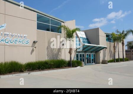 IRVINE, KALIFORNIEN - 24 APR 2021: Das Gymnasium der Irvine High School, Heimat der Vaqueros Stockfoto